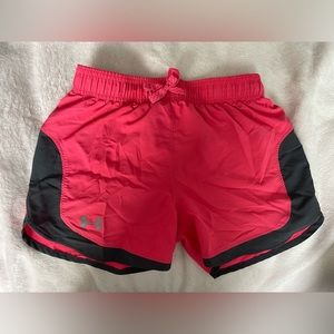 Girls medium hot pink under armor shorts great condition